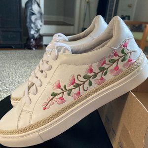 Caslon Perry Lea Floral Embroidered Sneakers Sz 8
